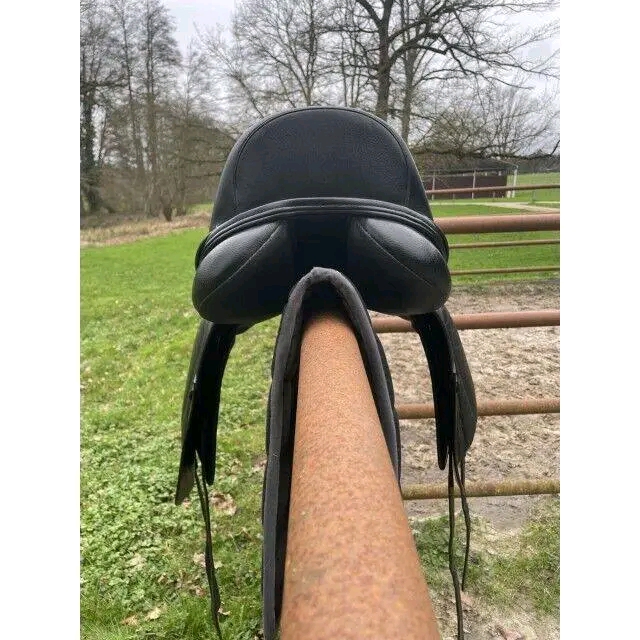 Dressage Thorowgood T8