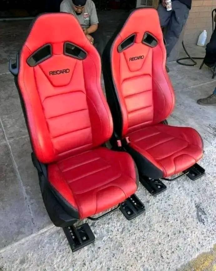 S550 Red Recaro 